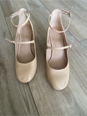 NWTs BCBG Women’s Nude Patent Mary Jane Ankle Strap Heels Size 9.5